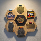 Medaillenhalter Holz Wabe Bild