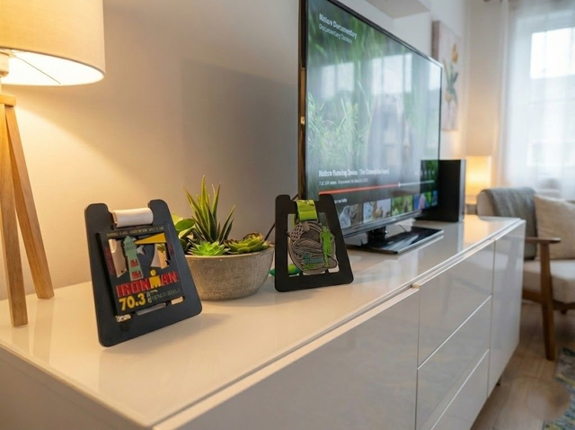 Medaillenhalter Fussausfuehrung schwarz