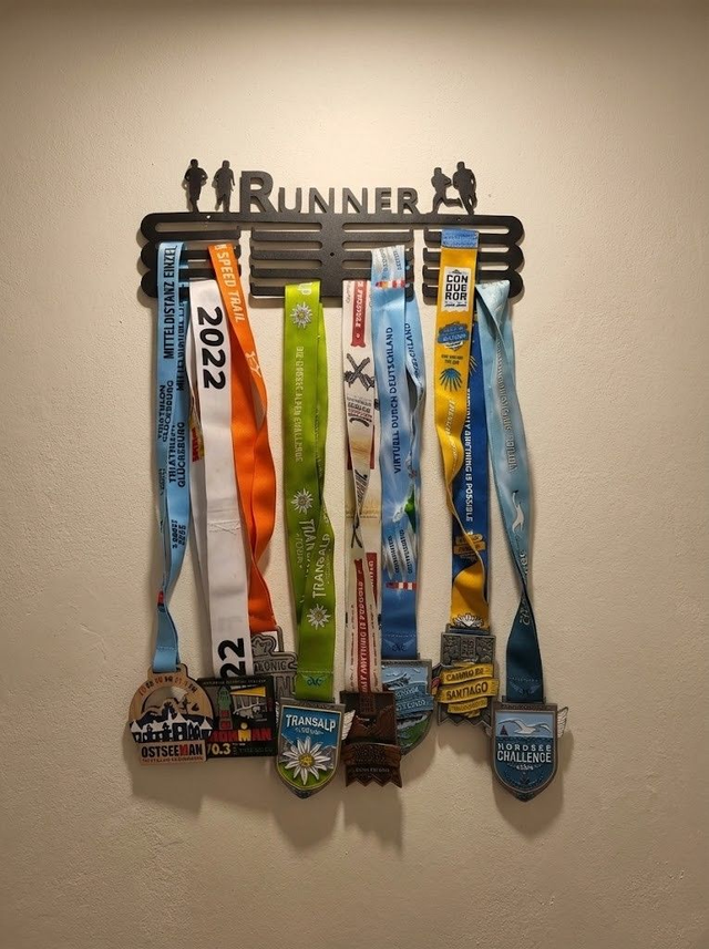 Medaillenhalterung Runner Metall schwarz